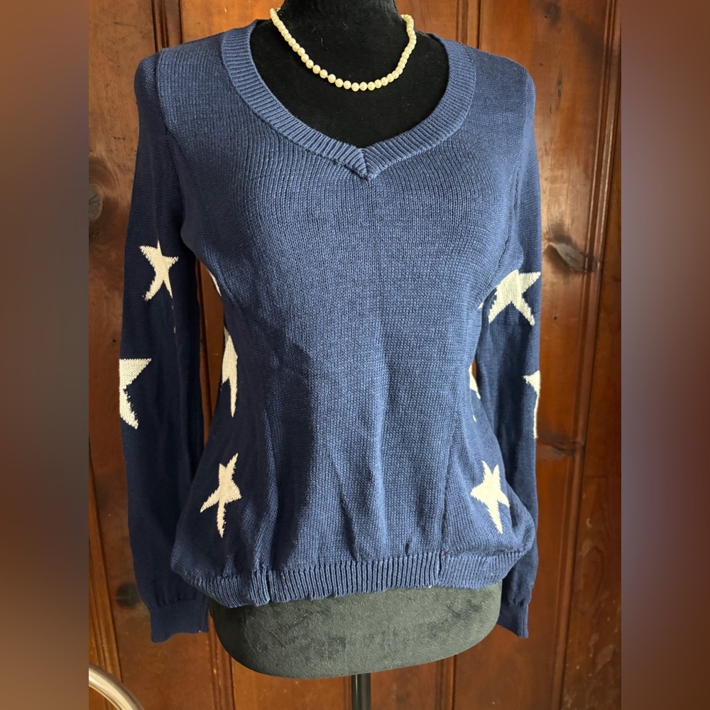 Blue and White V-Neck Sweater with Star Pattern